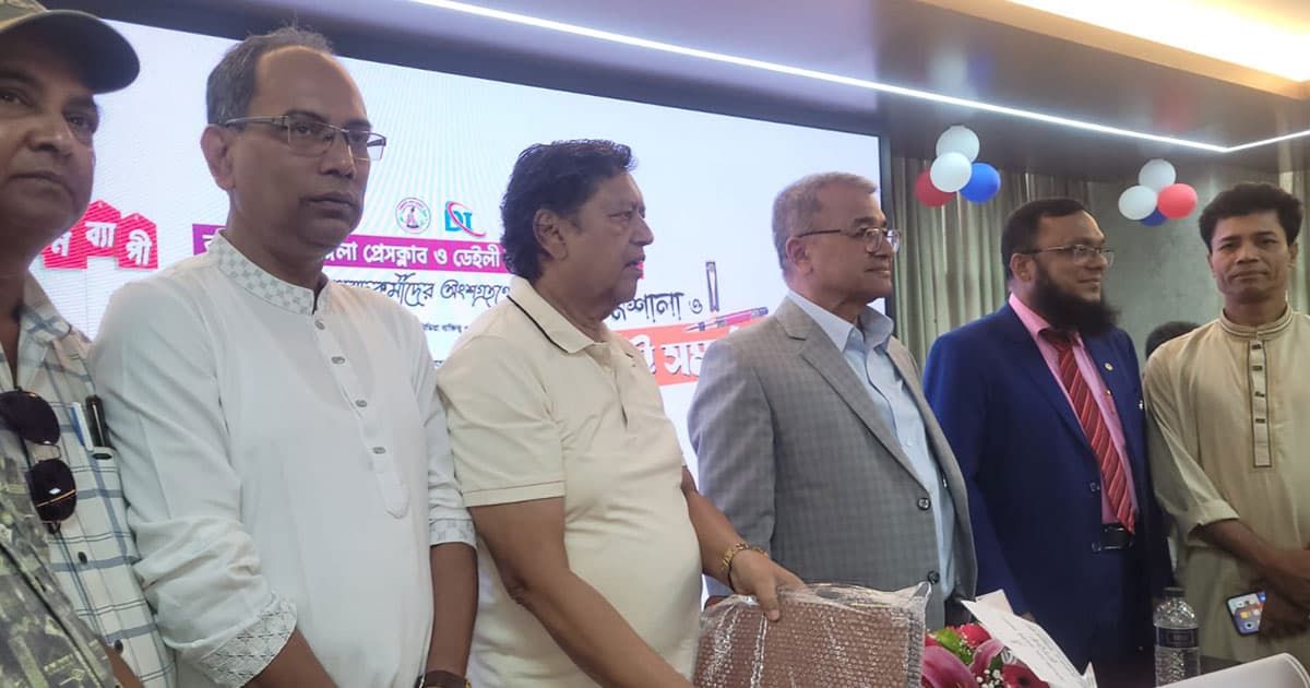 ‘সাংবাদিকতা মানে সব বিষয়ে জ্ঞানরাখা, প্রচুর বইপড়া’