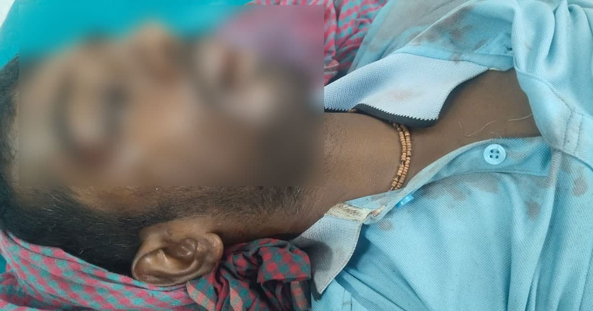 'ওয়ান-টু-থ্রি' বলে বাকিরা সরে গেলেও প্রাণ হারালেন সেবায়েত
