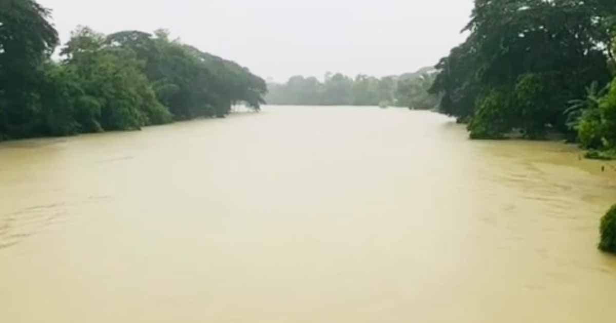 সাতকানিয়ায় বন্যা পরিস্থিতি: লক্ষাধিক মানুষ পানিবন্দি