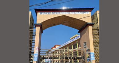 পরীক্ষা কেন্দ্রে হামলা-ভাঙচুর, টিয়ার গ্যাস নিক্ষেপ