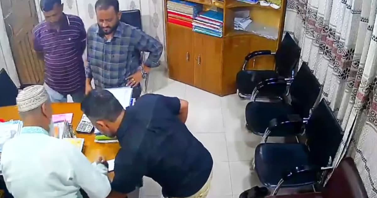 শারীরিক নির্যাতন করে স্ট্যাম্প ও চেকে স্বাক্ষর, গ্রেপ্তার ২