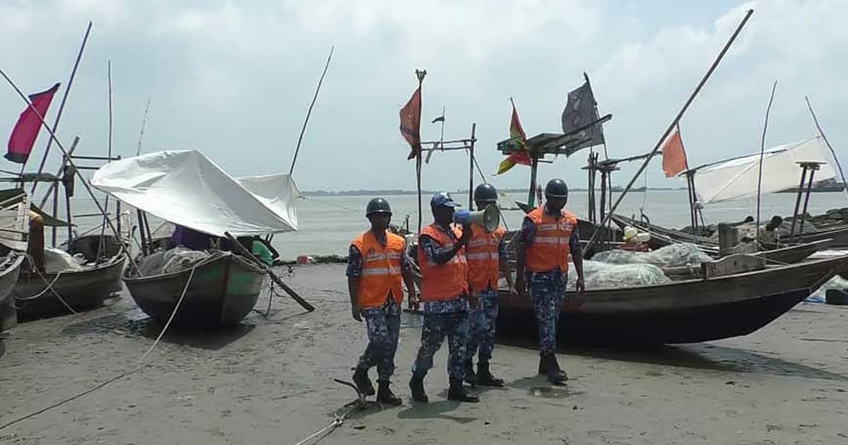 লঘুচাপ: সমুদ্রবন্দরে তিন নম্বর সতর্ক সংকেত