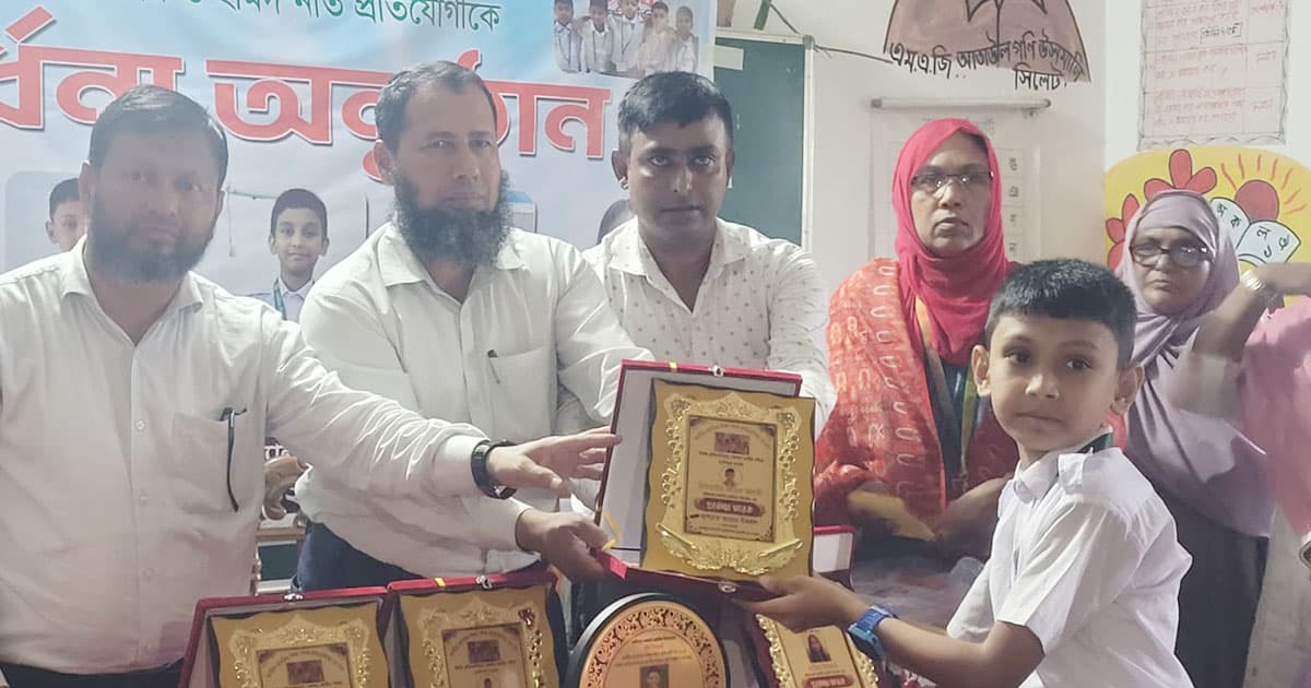 কুলাউড়ায় দেশসেরা বিতর্ক ও হামদ-নাত বিজয়ী ক্ষুদে শিক্ষার্থীদের সংবর্ধনা