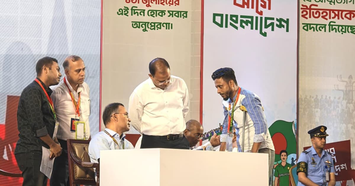 প্রধানমন্ত্রীকে কাছে পেয়ে আবেগাপ্লুত জুলাইয়ের শহীদ পরিবার