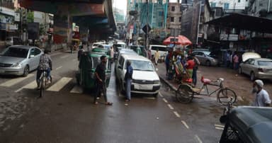 ফিলিং স্টেশনে দীর্ঘ লাইন