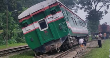 গৌরীপুরে ১২ ঘণ্টা পর ৩ বগি উদ্ধার