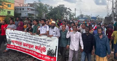 বকেয়া পরিশোধ ও চাকরি নিরাপত্তার দাবিতে শ্রমিকদের বিক্ষোভ