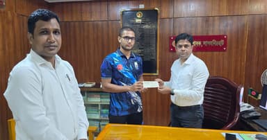 অর্থাভাবে থমকে যাচ্ছিল পথচলা, পাশে দাঁড়াল জেলা প্রশাসন
