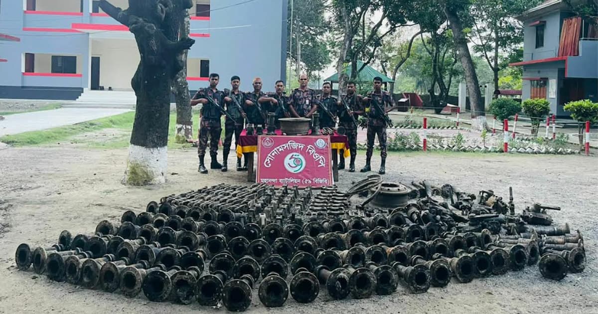 সোনামসজিদ সীমান্তে বিজিবির অভিযান, যানবাহনের যন্ত্রাংশ জব্দ
