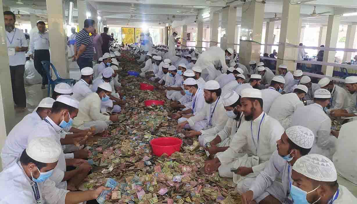 পাগলা মসজিদের দানবাক্সে ৪৩ বস্তা টাকা, চলছে গণনা