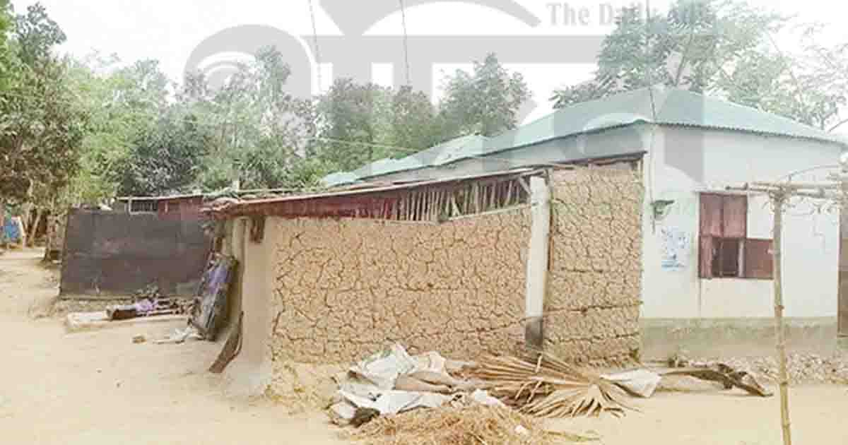 আশ্রয়ণের ঘর যেভাবে হচ্ছে ‘পর ’
