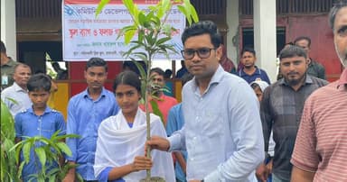 রাঙ্গাবালীতে শিক্ষার্থীদের মাঝে গাছের চারা ও স্কুলব্যাগ বিতরণ