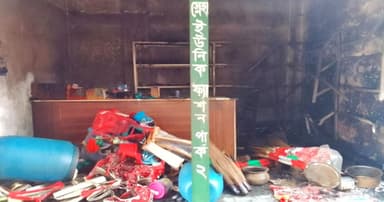 মধ্যরাতে আগুনে পুড়ল ব্যবসায়ীর স্বপ্ন