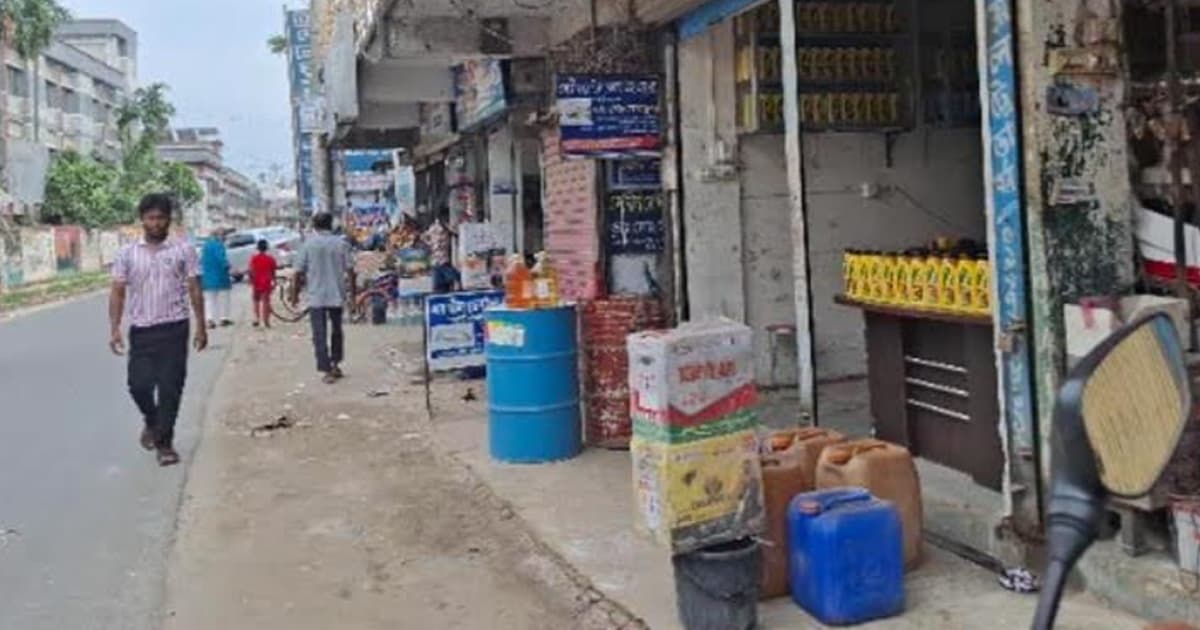 খোলা ড্রামে জ্বালানি বিক্রি, কাপাসিয়াতে অগ্নিঝুঁকি