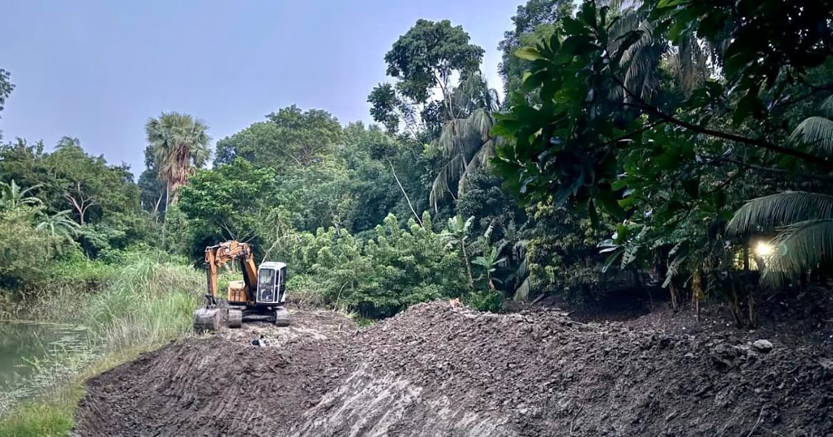 সদরপুরে মাটি কাটায় ৫০ হাজার টাকা জরিমানা