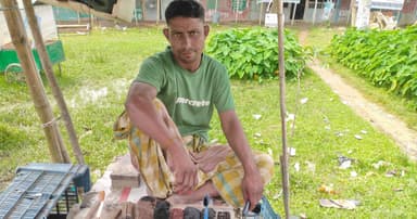 জুতার সেলাইয়ে বেঁচে থাকার লড়াই মিলনের