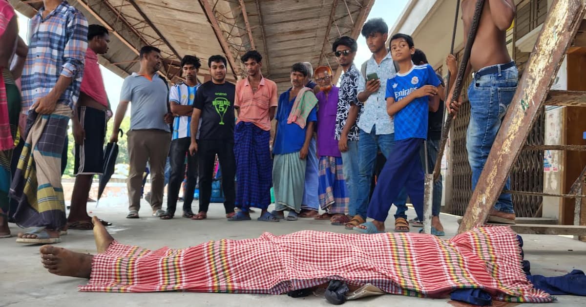 পাংশায় ট্রেনের ছাদে থাকা অজ্ঞাত কিশোরের মৃত্যু