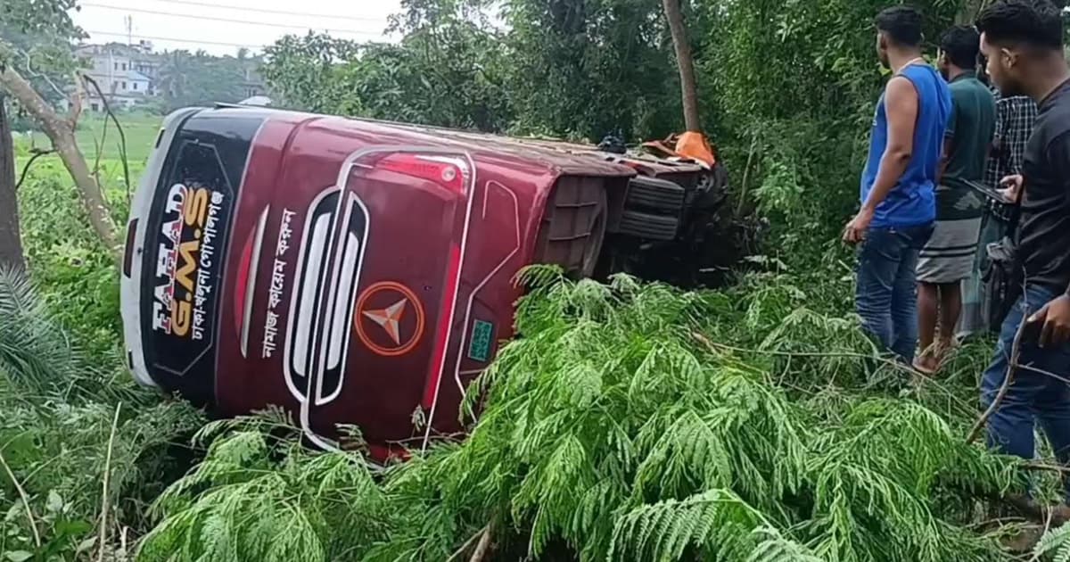 গোপালগঞ্জে বাস ও ট্রাকের ত্রিমুখী সংঘর্ষে নিহত ১, আহত অর্ধশতাধিক