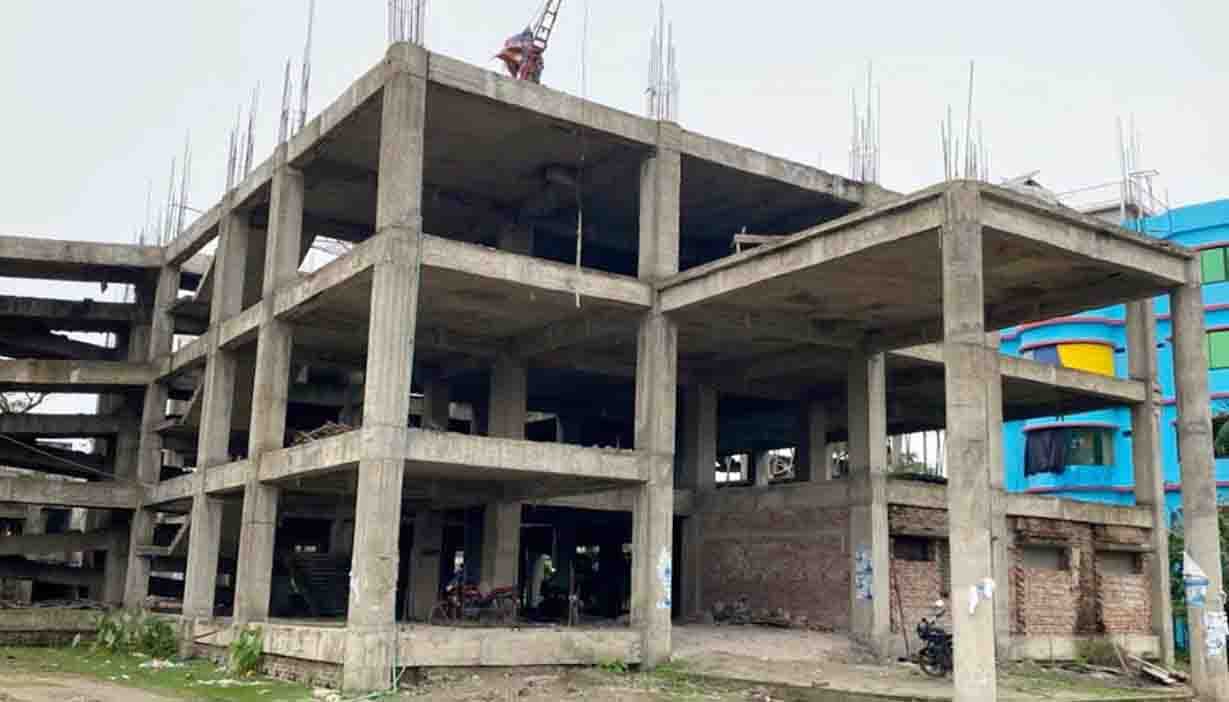 অর্থসংকটে আটকে আছে ১০০ শয্যা হাসপাতালের নির্মাণ কাজ