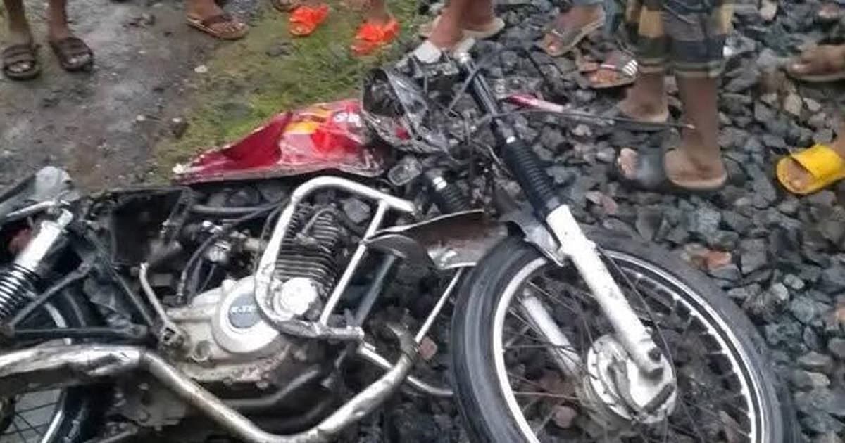 চুয়াডাঙ্গায় ট্রেনের ধাক্কায় দুই মোটরসাইকেল আরোহী নিহত