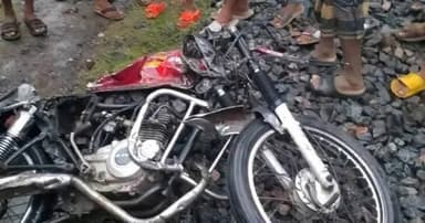 চুয়াডাঙ্গায় ট্রেনের ধাক্কায় দুই মোটরসাইকেল আরোহী নিহত