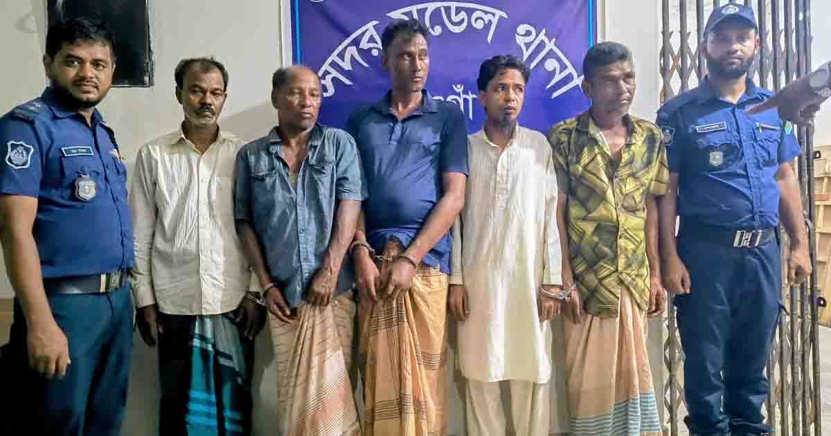 নওগাঁর ৯ হোটেলে মধ্যরাতের অভিযান, ‘শয়তানের নিঃশ্বাস’ চক্রের ৫ জন গ্রেপ্তার