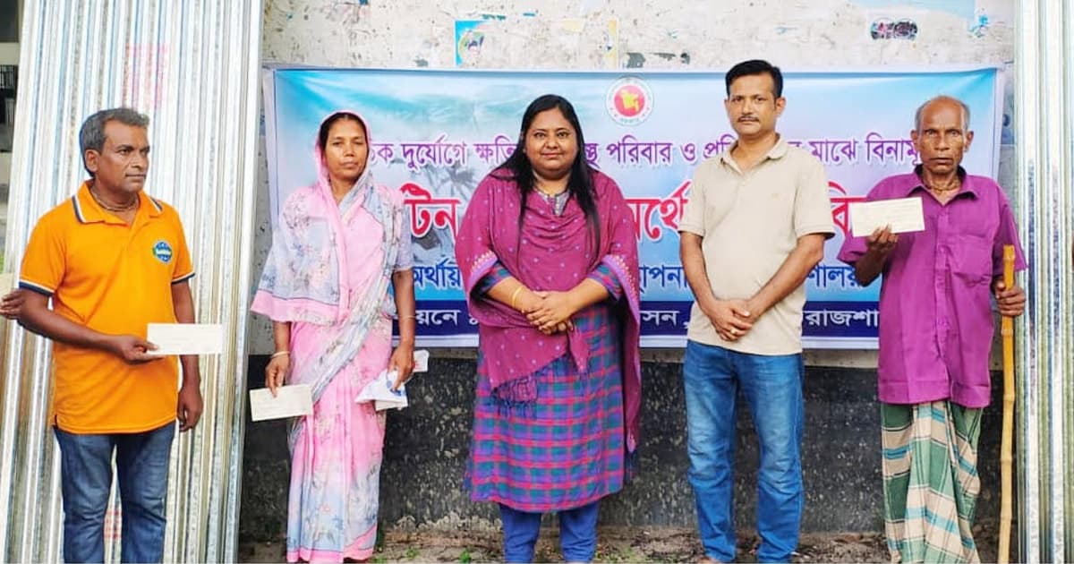 তানোরে ৭টি গরুর মৃত্যু, ইউএনও’র  টিন ও নগদ অর্থ প্রদান