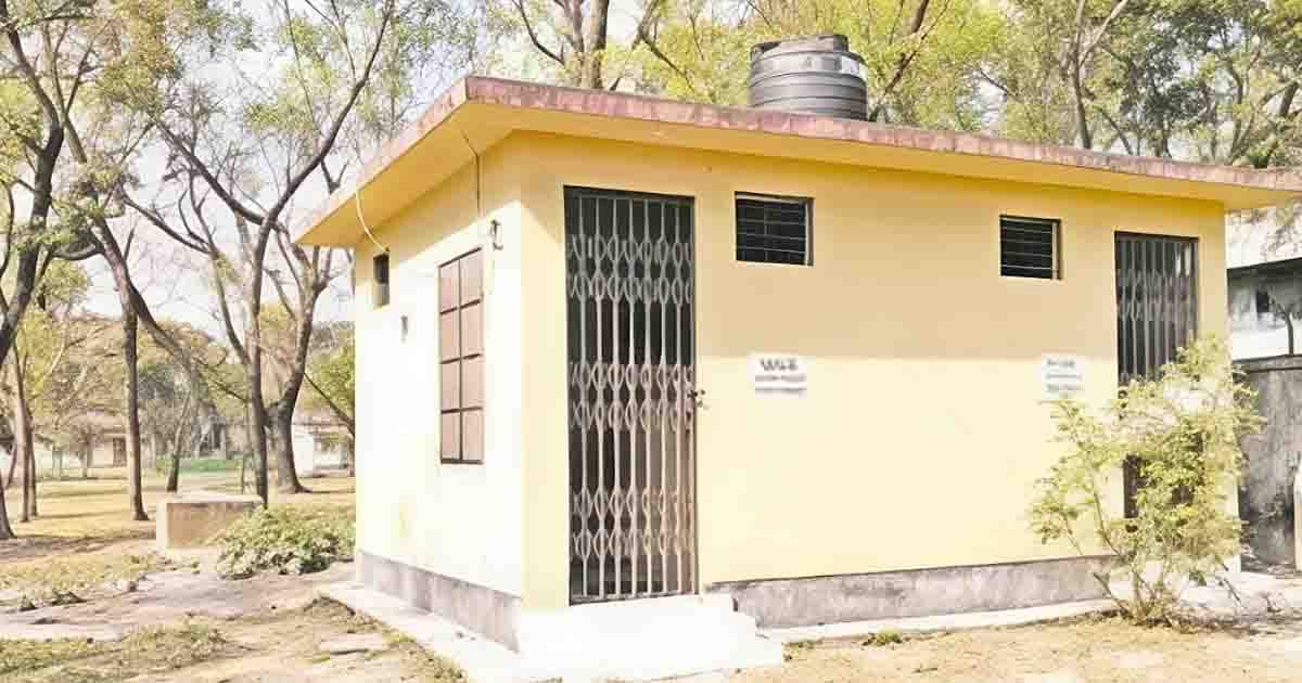 গংগাচড়ায় ৯ লাখ টাকার গণশৌচাগার তালাবদ্ধ, দুর্ভোগে মানুষ