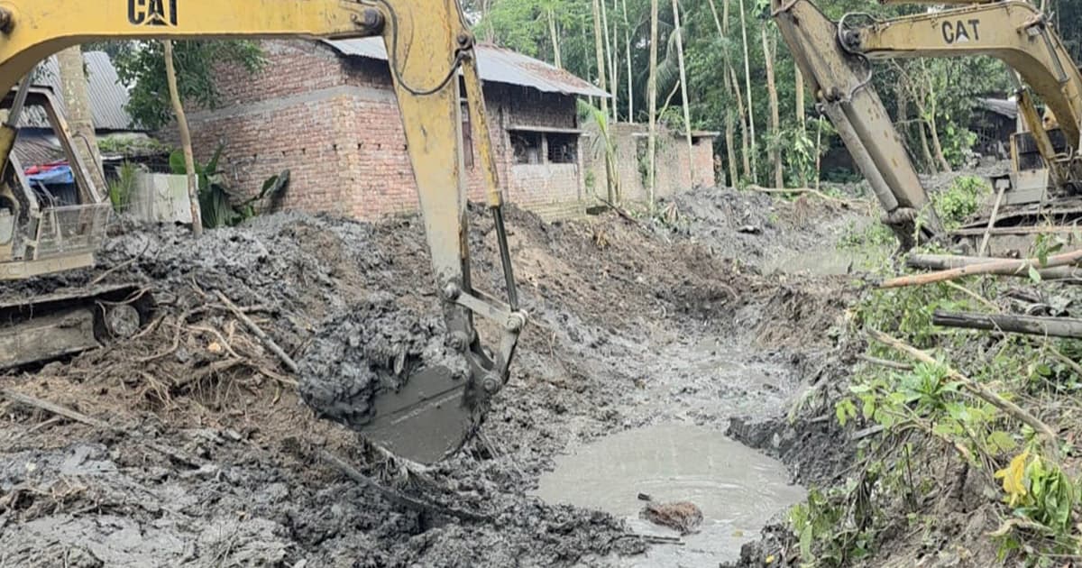 বাউফলে খাল খননে অনিয়মের অভিযোগ