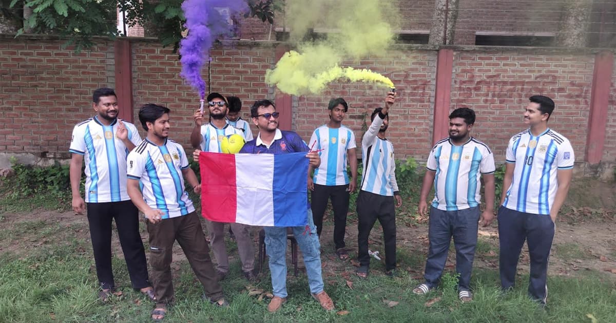 নিজেকে গোলাপ জলে ধুয়ে ব্রাজিল ছাড়লেন সমর্থক