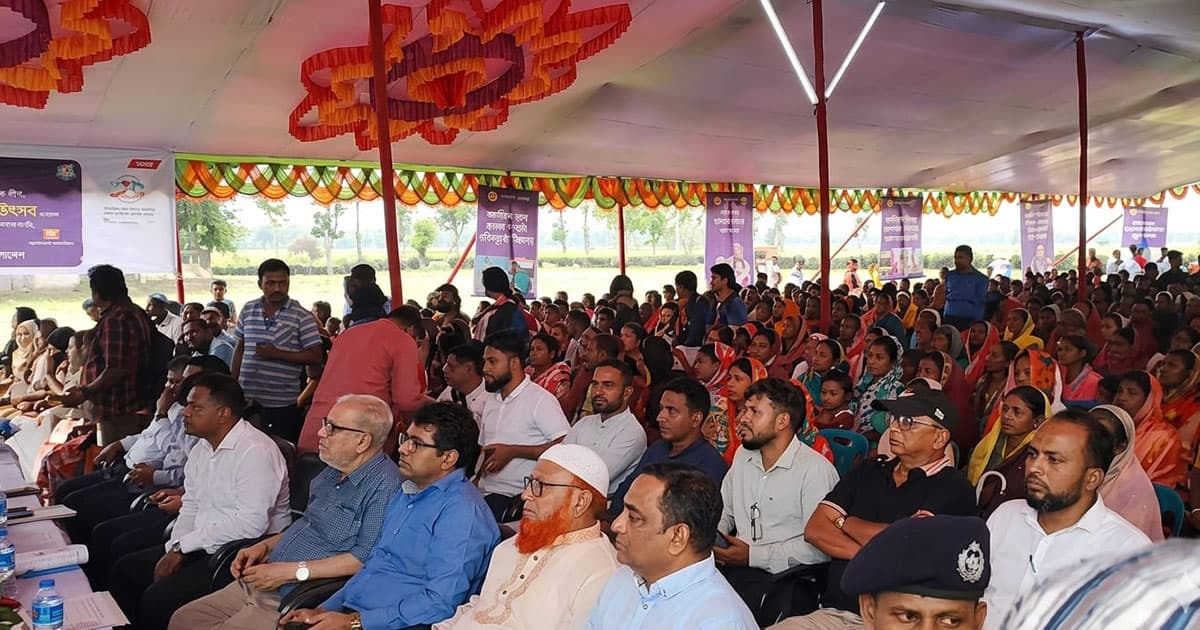 চুনারুঘাটে চা বাগানের ৩৭৯ শ্রমিক পেলেন ‘ফ্যামিলি কার্ড’