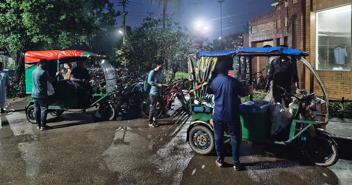 অটোরিকশা চালকের স্বেচ্ছাচারিতায় নাকাল জাবি শিক্ষার্থীরা