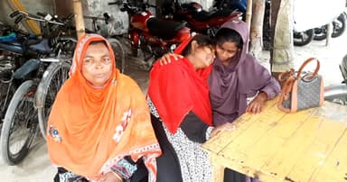 ঝিনাইদহে ভ্যান খালে পড়ে চালক নিহত