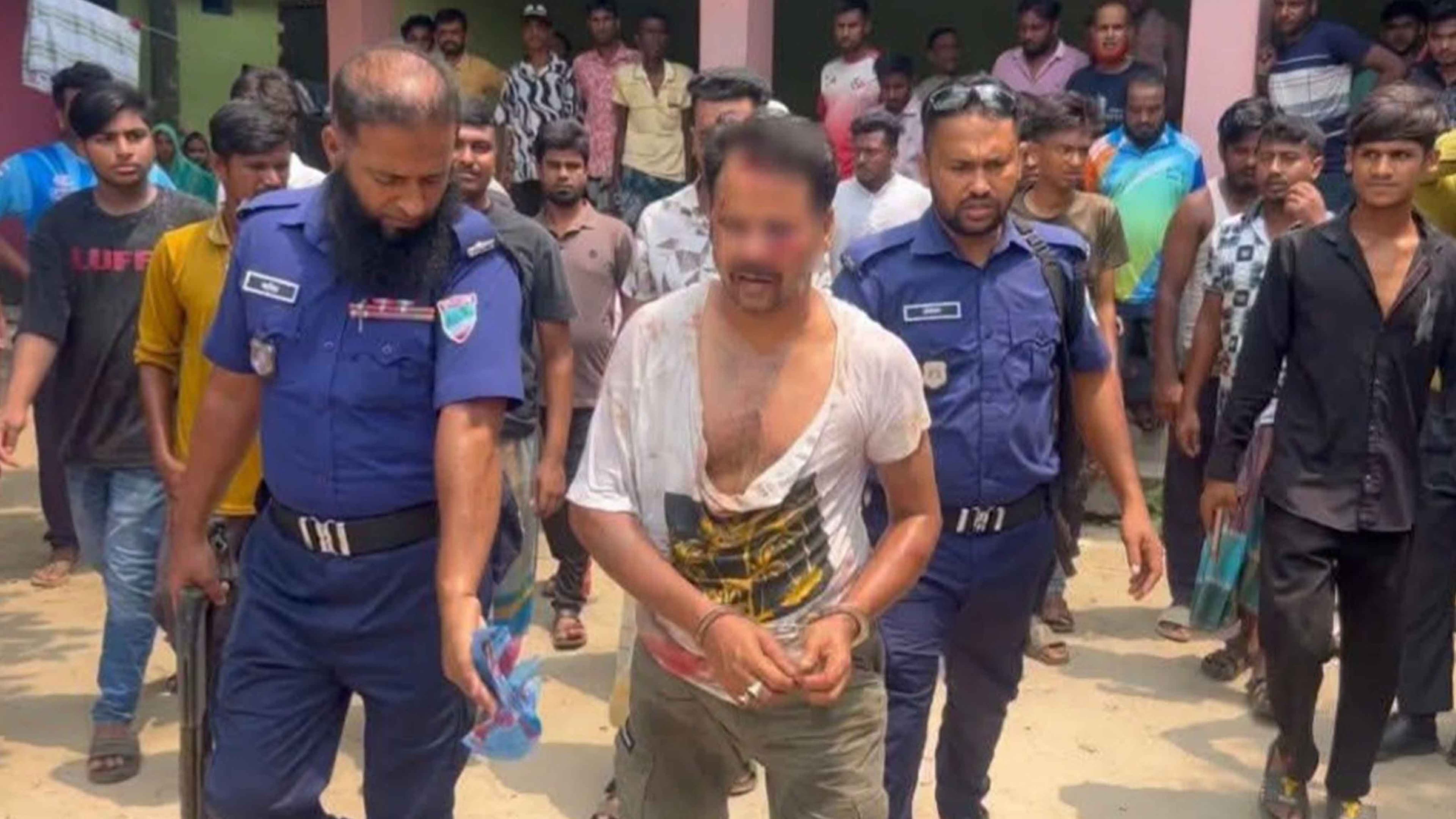 কুষ্টিয়ায় আগ্নেয়াস্ত্র ও গুলিসহ যুবক আটক