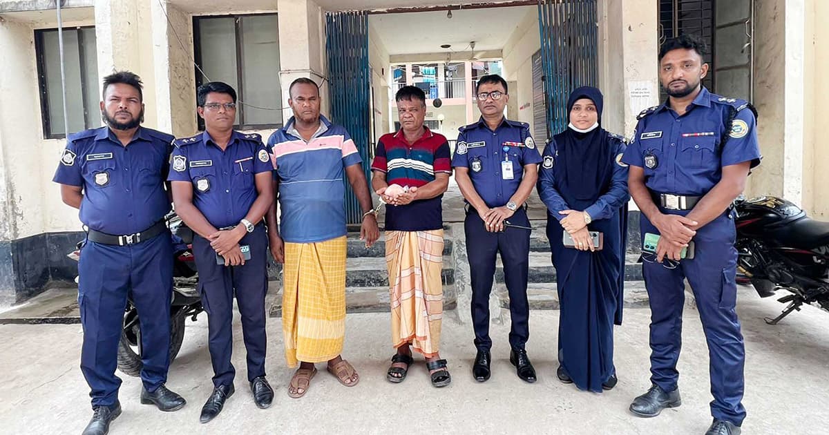 মঠবাড়িয়ায় ইয়াবাসহ দুই মাদক কারবারি গ্রেপ্তার