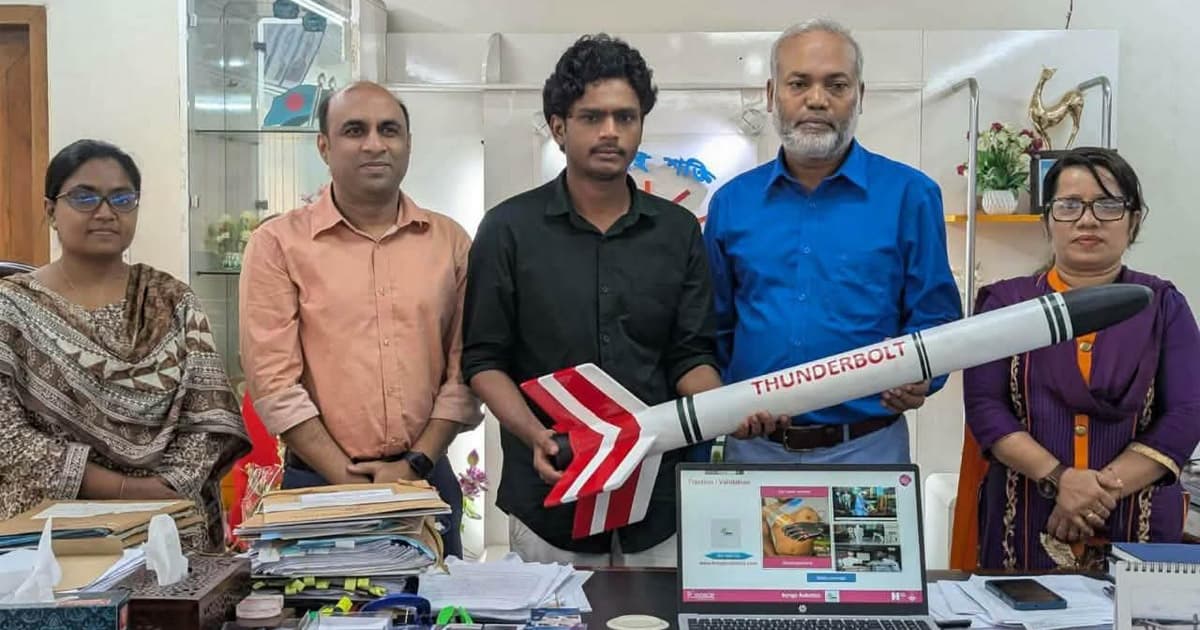 ববি শিক্ষার্থীর ‘থান্ডারবোল্ট’ মিসাইল নিয়ে উপাচার্যের সঙ্গে সৌজন্য সাক্ষাৎ
