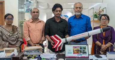 ববি শিক্ষার্থীর ‘থান্ডারবোল্ট’ মিসাইল নিয়ে উপাচার্যের সঙ্গে সৌজন্য সাক্ষাৎ