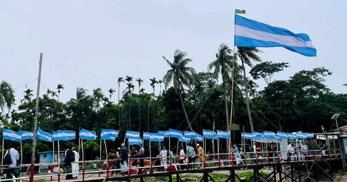 মেহেন্দীগঞ্জে আকাশি-সাদা জোয়ার: যেন এক টুকরো ‘আর্জেন্টিনা নগরী’