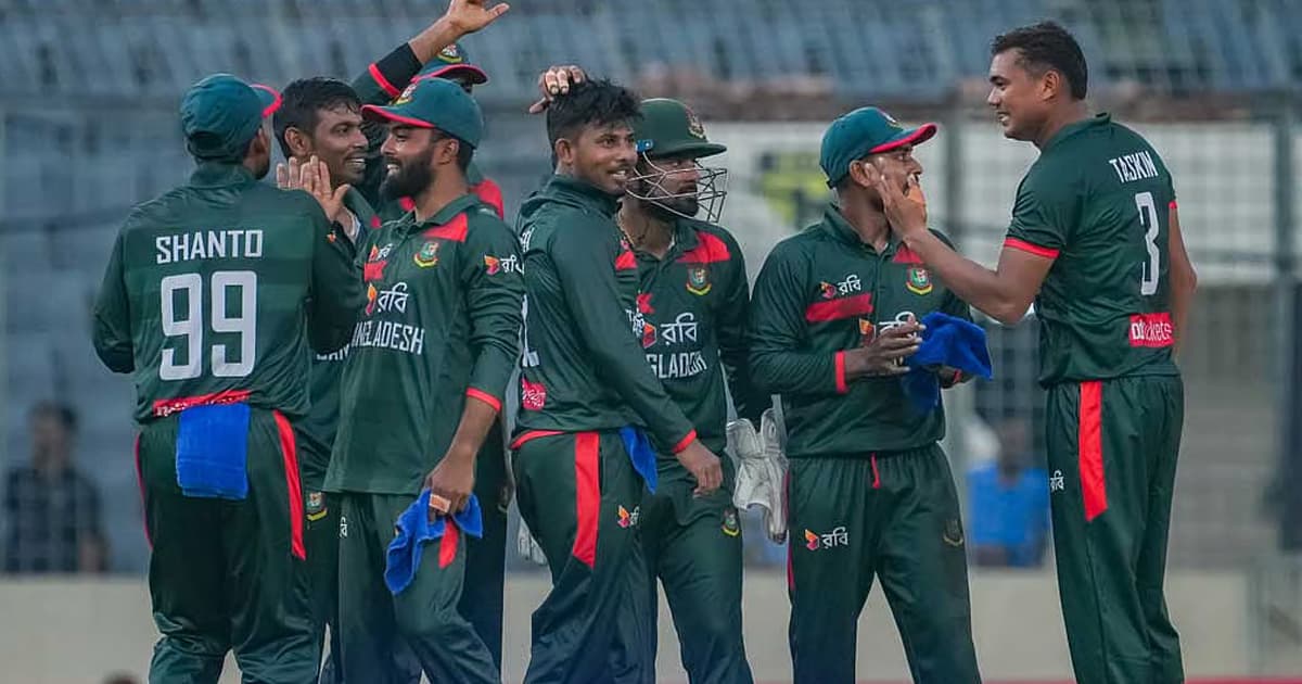 বৃষ্টিতে খেলা বন্ধ