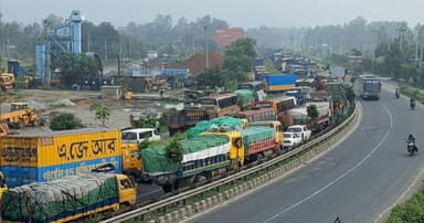 থমকে আছে ঢাকা-টাঙ্গাইল মহাসড়ক