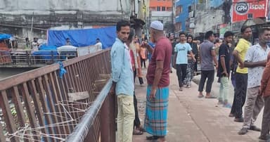 কিশোরগঞ্জে ফুটপাত দখলমুক্ত করতে অভিযান