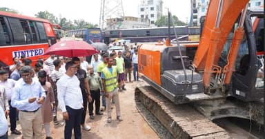 ময়মনসিংহে গুঁড়িয়ে দেওয়া হলো শতাধিক দোকান-অবৈধ স্থাপনা