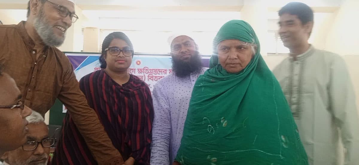 প্রাকৃতিক দুর্যোগে ক্ষতিগ্রস্ত ৭২০ পরিবারের মাঝে চাল বিতরণ