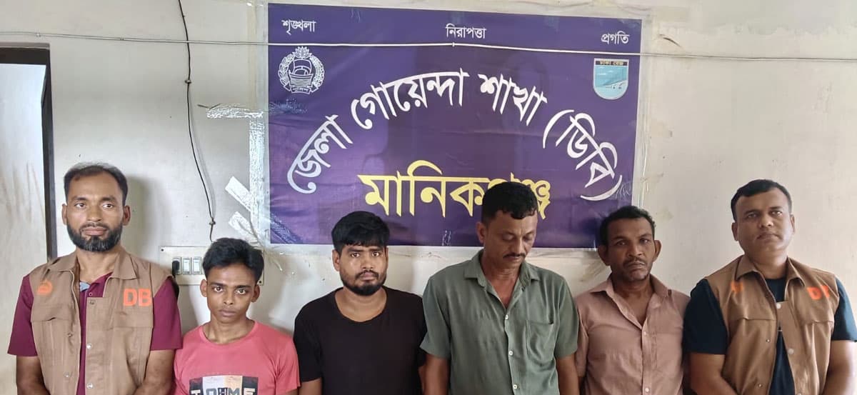 দেশীয় অস্ত্রসহ ৫ ডাকাত গ্রেপ্তার