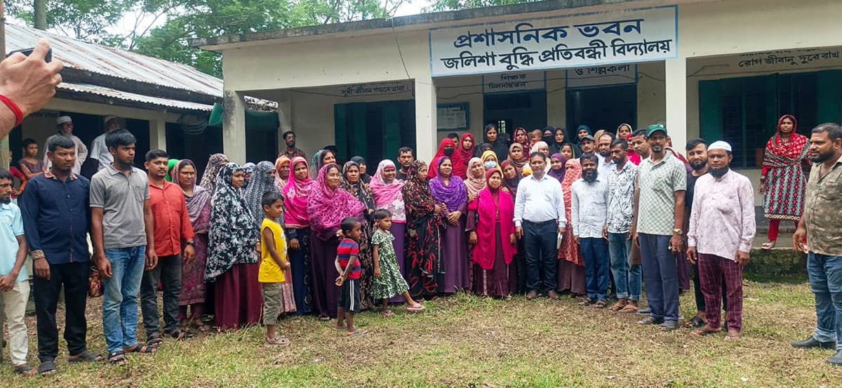 জলিশা প্রতিবন্ধী বিদ্যালয় পরিদর্শন করলেন শিক্ষা কর্মকর্তা