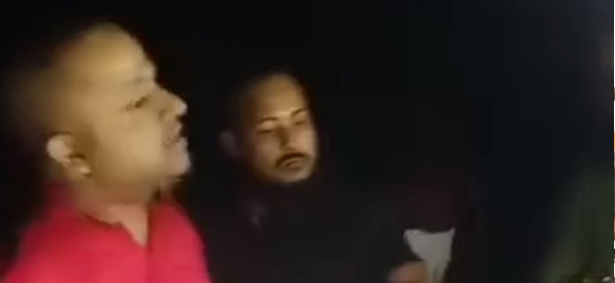 পুলিশ সেজে ডাকাতির অভিযোগ