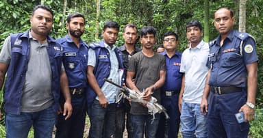 পিরোজপুরে শটগান উদ্ধার, যুবক গ্রেপ্তার