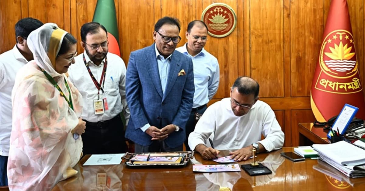 বিশ্বকাপ ফুটবল উপলক্ষে স্মারক ডাকটিকিট উন্মোচন প্রধানমন্ত্রীর