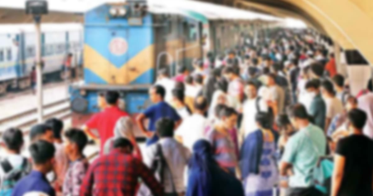 রক্তভেজা রেললাইনে উৎসবের ঈদযাত্রা