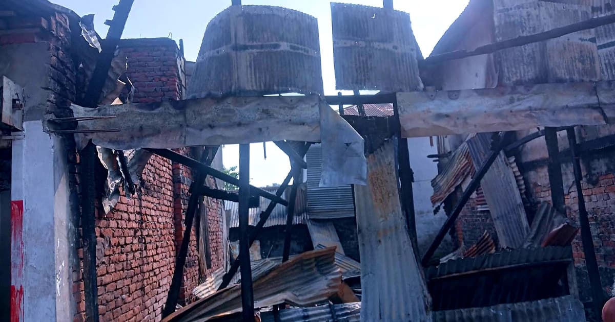 আমুয়া বন্দরে ভয়াবহ অগ্নিকান্ডে তিনটি ঘর পুড়ে ছাই